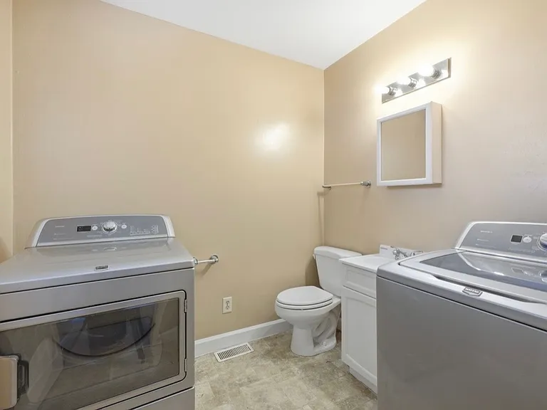 510 W Market St — Photo 12
