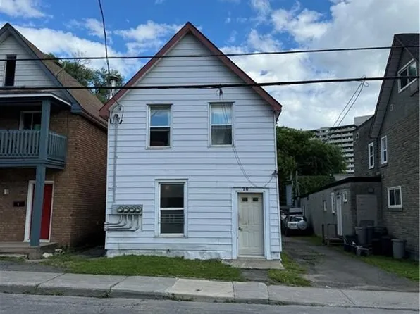 70 Barrette St #3, Ottawa, ON K1L 8A3