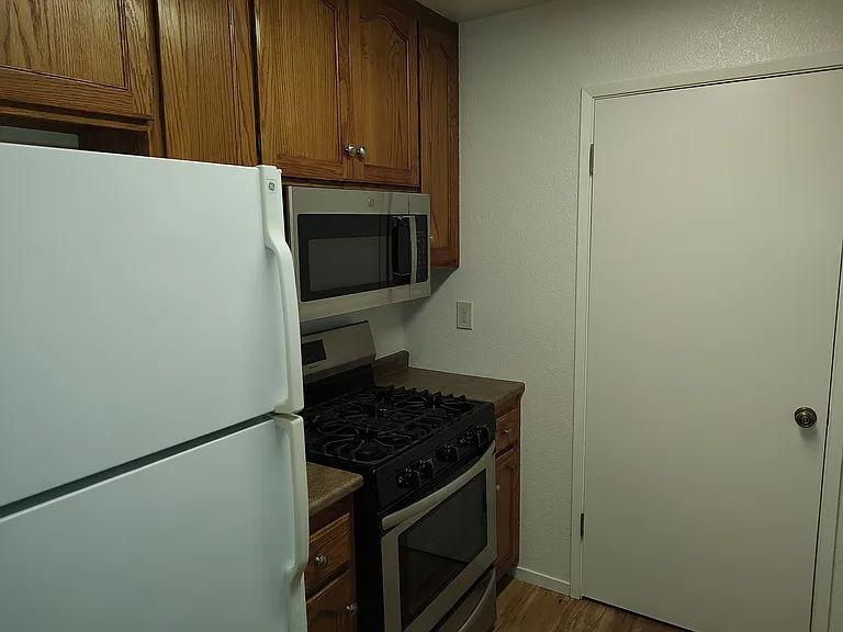 525 Grande Ave — Photo 3