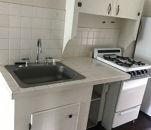 5th image of 1211 Valley Dr APT 3
