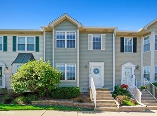 1316 Windsor Ct, Geneva, IL 60134