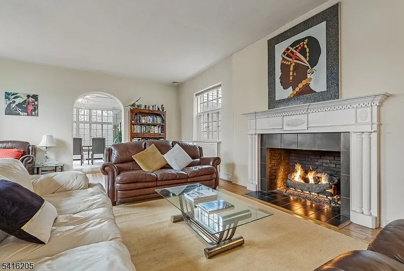 3 bed, 4.0 bath, $8,500 — Photo 2