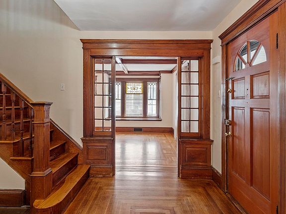 5th image of 219 Walnut St