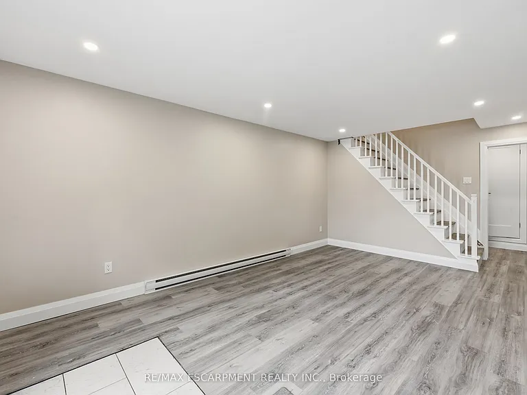 891 Centre Rd — Photo 7