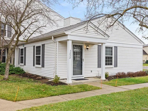3252 Birchcreek Ct, Lake Orion, MI 48360