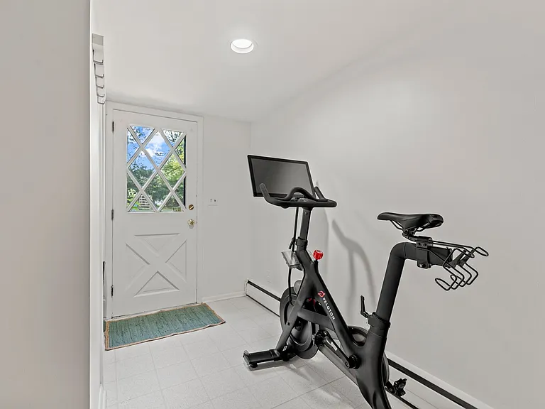 23 Jonathan Way — Photo 5