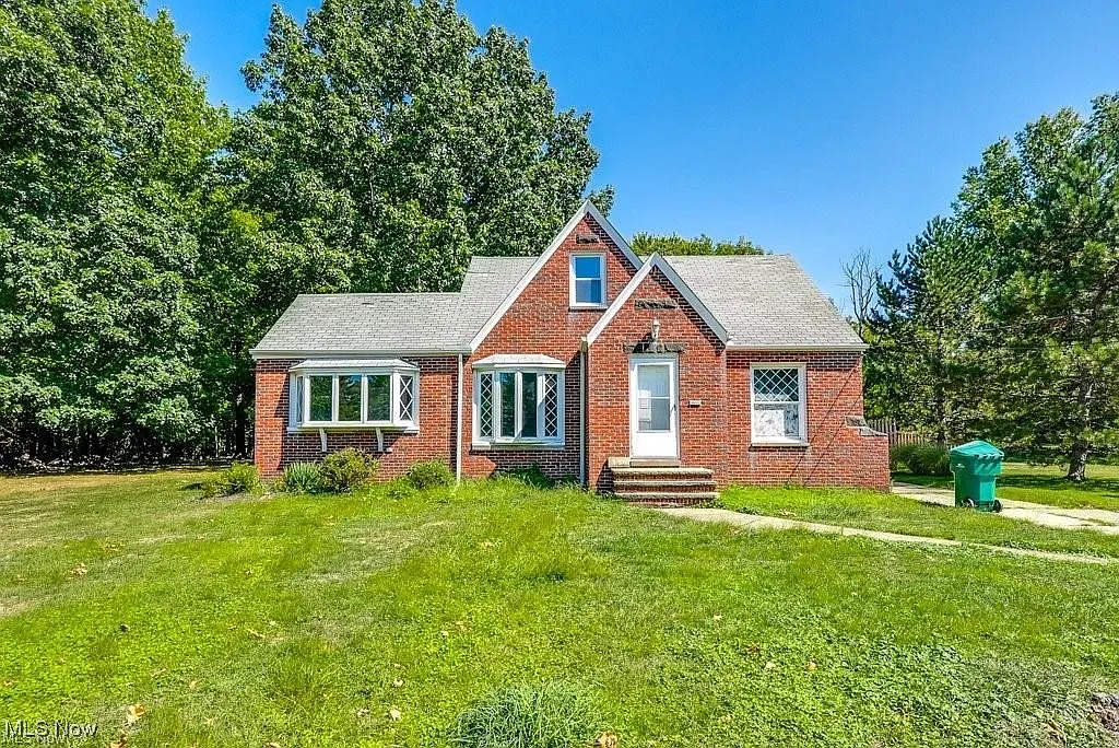 145 Richmond Rd photo 1