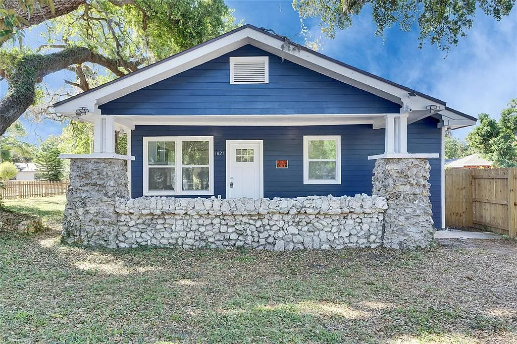 4 bed, 2.0 bath, 1287 sqft, $3,200 — Photo 1