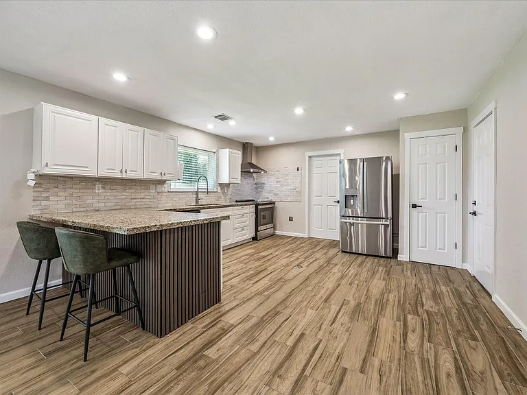 405 N Fulton St — Photo 17