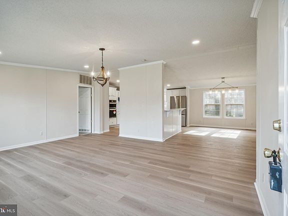 5th image of 7211 Lakewood Ln