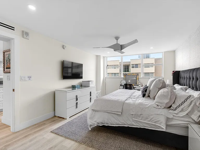 1236 Hillsboro Mile Bch #406 — Photo 38