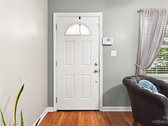 4th image of 1137 Leigh Ave