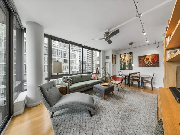 46-30 Center Boulevard image 5 of 31