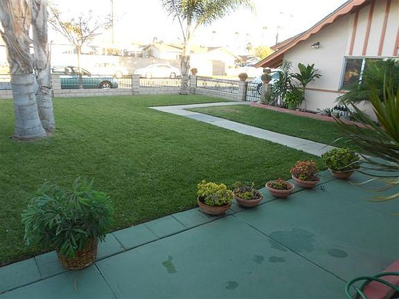 4th image of 7951 Gardenia Dr