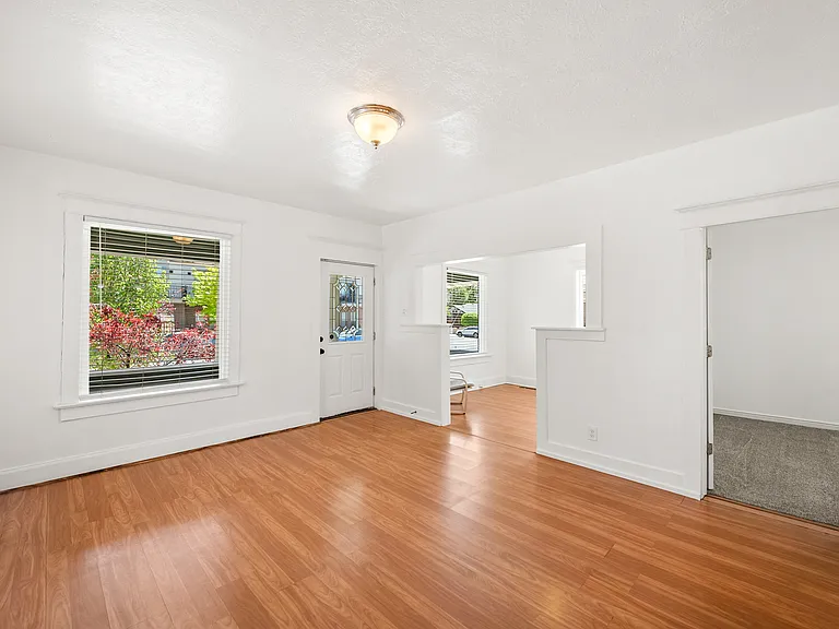 609 E Wilmington Ave — Photo 12