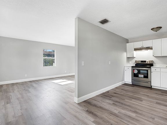 4th image of 208 W Badger Ave