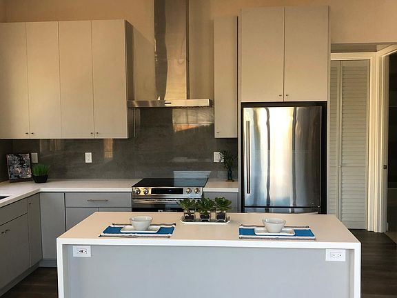 2nd image of 960 Dana Ave #2