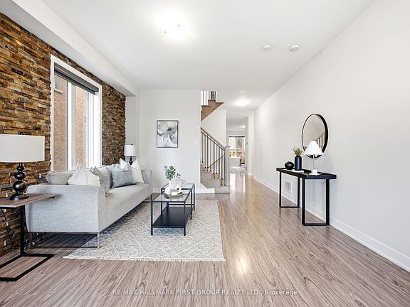 4th image of 142 Vanier St