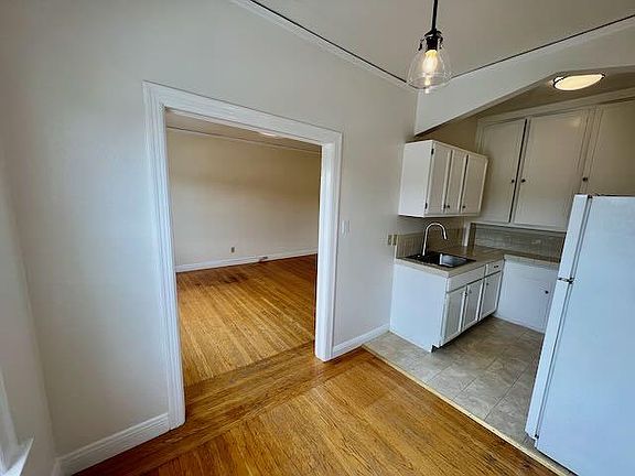 5th image of 2715 Cabrillo St #307