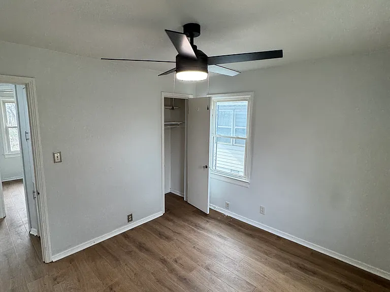 1600 Thornberry Ave — Photo 7