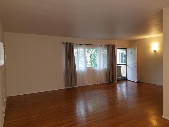 3rd image of 325 Raymondale Dr APT D