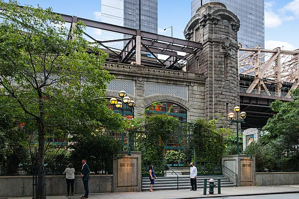 Rented by MNS | media 52