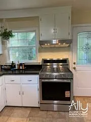 102 Lancaster Ct — Photo 3