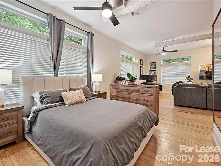 404 N Laurel Ave #11 — Photo 9