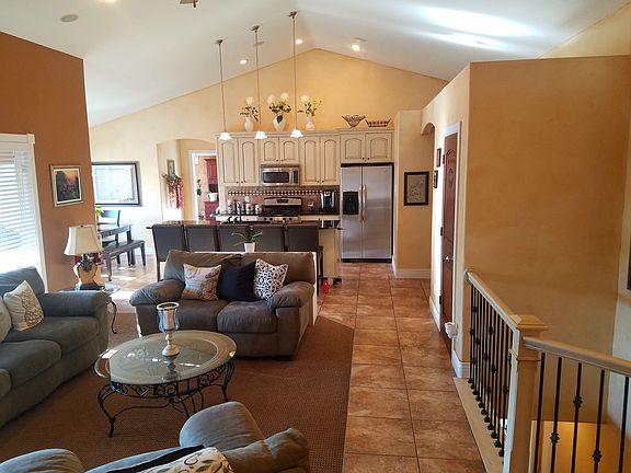 3rd image of 712 N Badger Ln