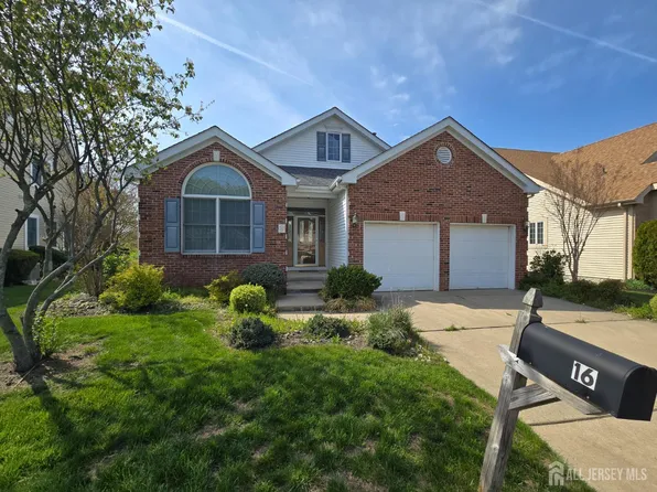 16 Phillip Ct, Monroe Township, NJ 08831