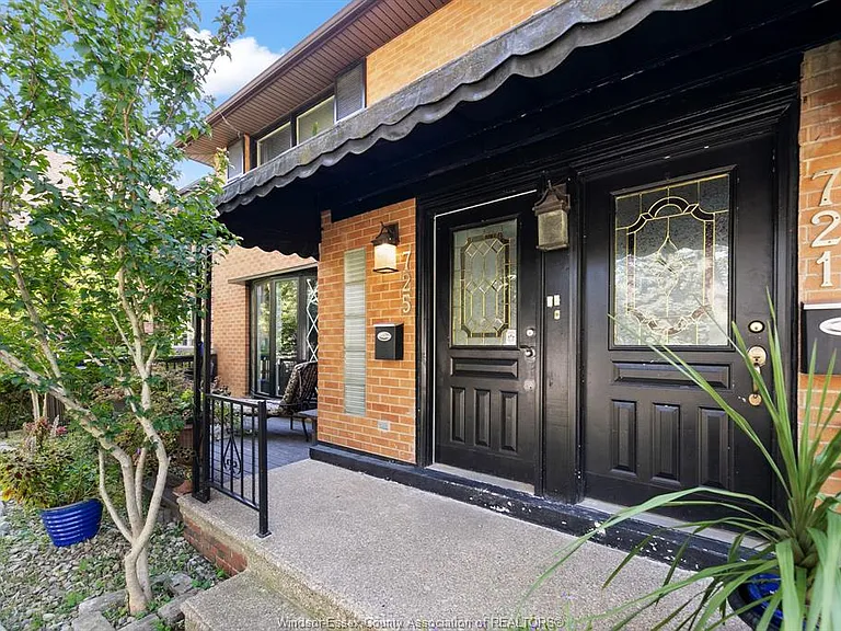 721 Devonshire Rd — Photo 5