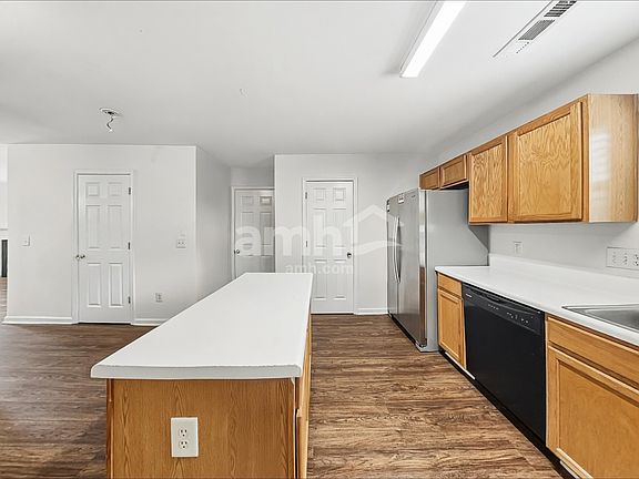 3rd image of 7636 Hidden Creek Dr