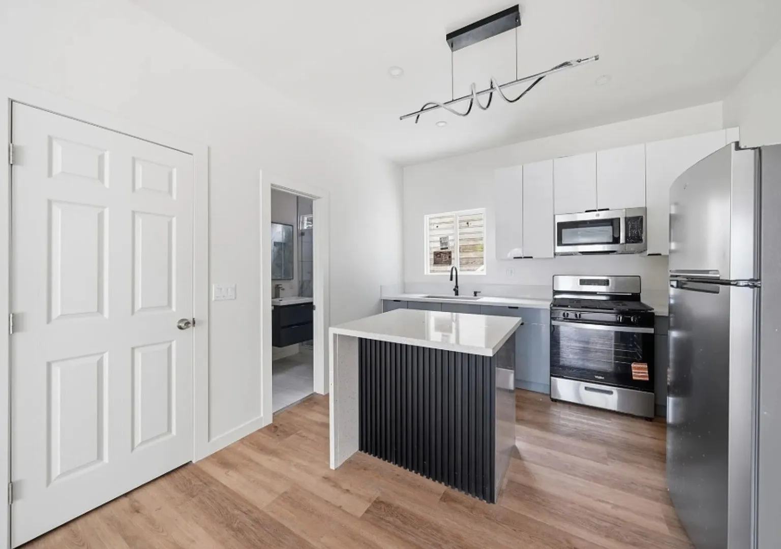 Koreatown Apartments — Photo 3