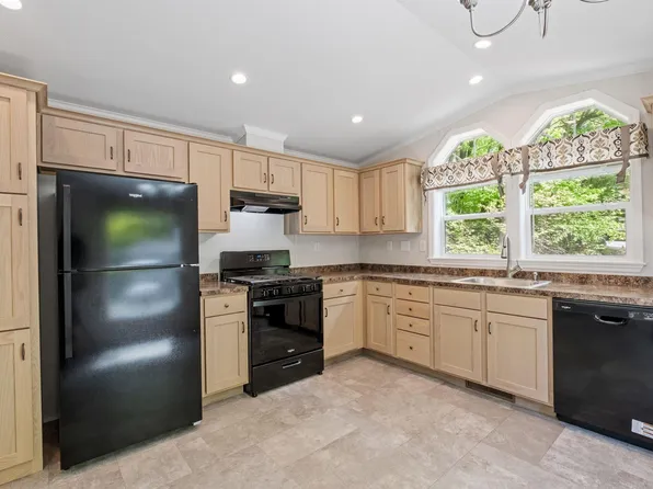 10 Fullam Circle, Allenstown, NH 03275