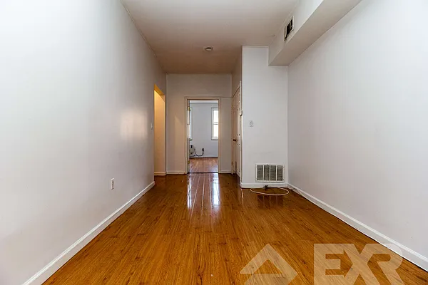 Rented by EXR | media 2