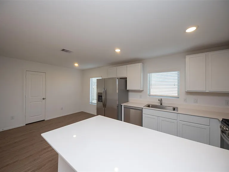 7235 Gorrian — Photo 12