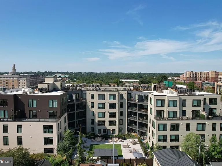 701 N Henry St #401 — Photo 2