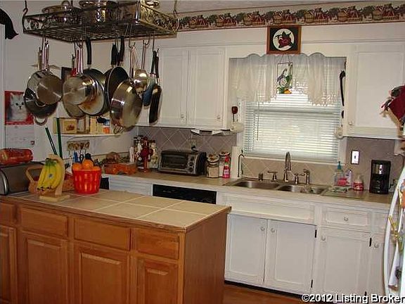 3rd image of 218 Shelley Ct