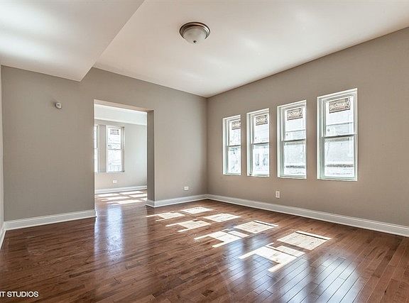 4th image of 7527 S Jeffery Ave
