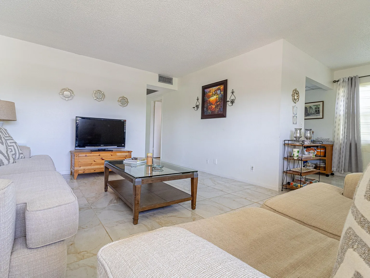 2 bed, 1.5 bath, 840 sqft, $1,600 — Photo 1
