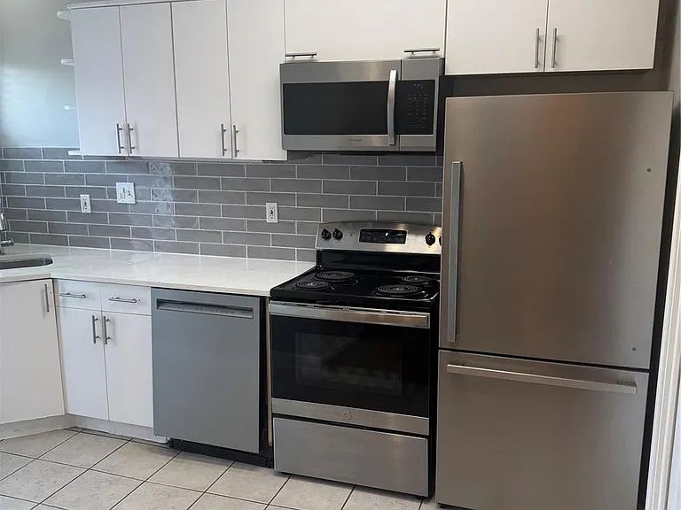 4007 Bute St #4 — Photo 6