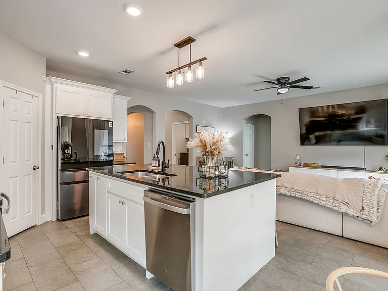 5617 Kilpatrick Ave — Photo 9