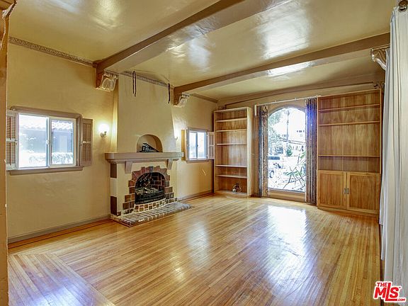 4th image of 1549 S Point View St