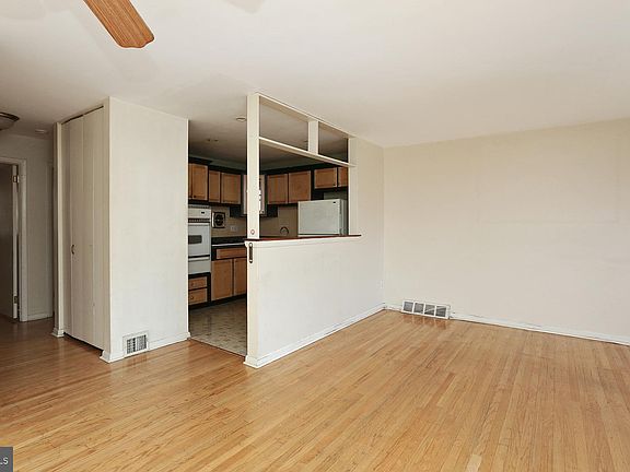 4th image of 5474 Vicaris St