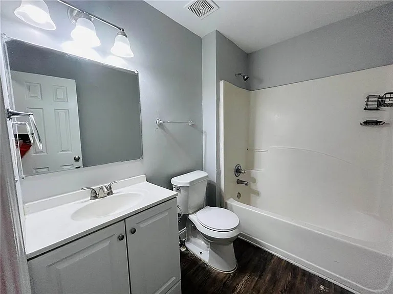 2035 Lois Pl NW #B — Photo 9