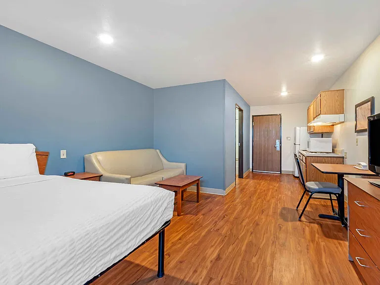 Deluxe Studio - 1 Full Bed