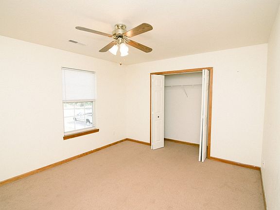 4th image of 325 S Summit Dr #A