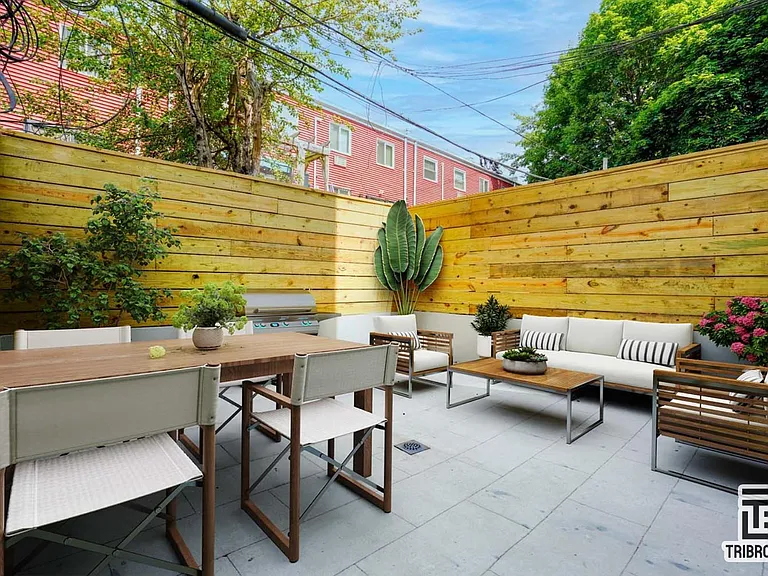 439 Jefferson Ave #1B — Photo 1