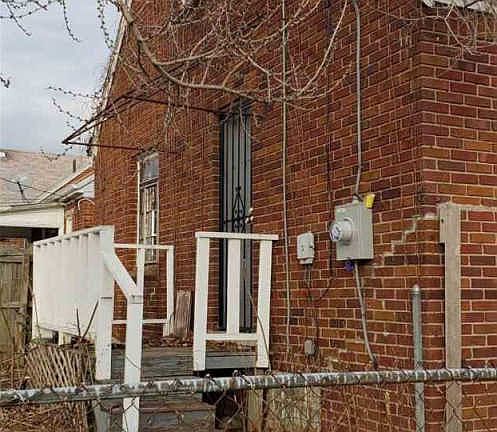 2nd image of 15403 Murray Hill St