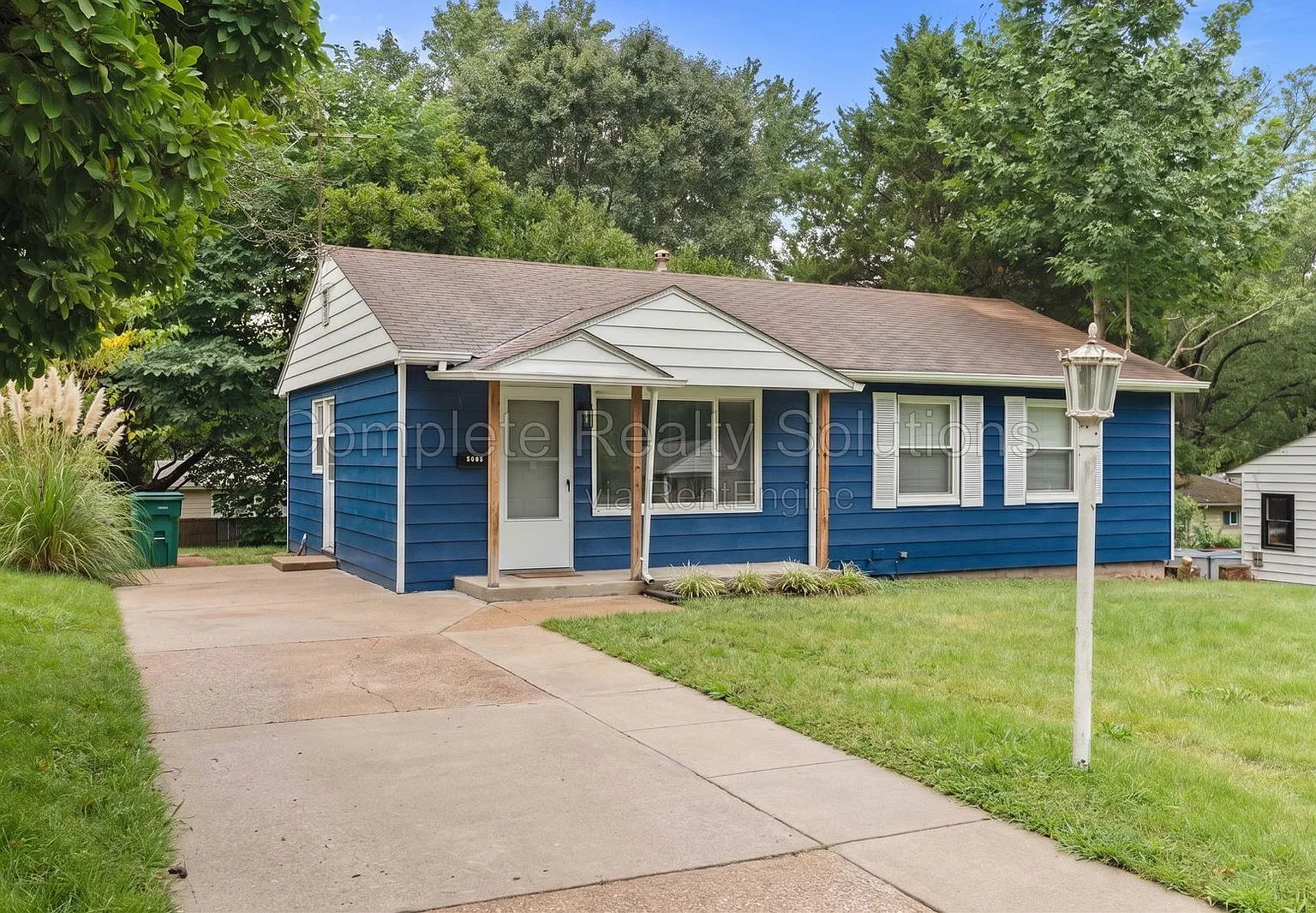 3 bed, 1.0 bath, 914 sqft, $1,295 — Photo 2